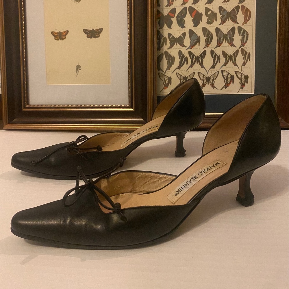 Black Leather Manolo Blahnik Kitten Heels 37.5